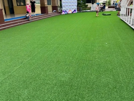 Sân trường xanh tạo cảm giác thoải mái, bắt mắt