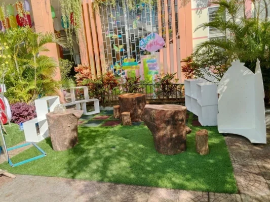 Khuôn viên sân vườn xanh, đẹp mắt