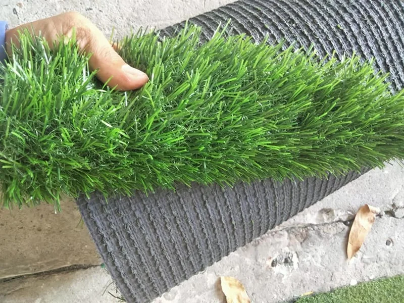 Kiểm tra chất lượng cỏ nhân tạo