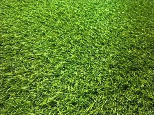 Bề mặt cỏ êm ái, thoát nước tốt