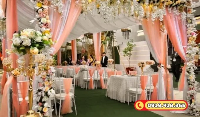 Thảm cỏ nhân tạo đám cưới phù hợp với mọi địa điểm tổ chức.