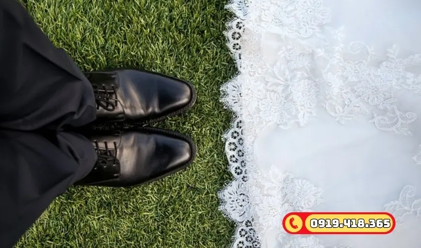 Thảm cỏ nhân tạo đám cưới phù hợp phong cách Bohemian.