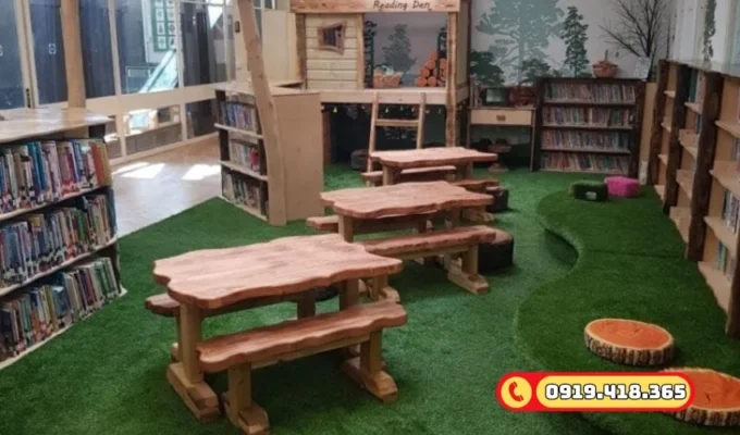 Cỏ nhân tạo thư viện tạo cảm giác gần gũi với thiên nhiên.