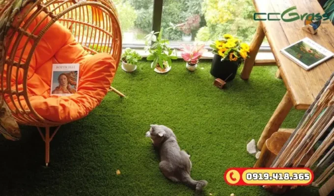 Cỏ nhân tạo ban công chống trơn trượt, an toàn cho trẻ nhỏ và thú cưng.