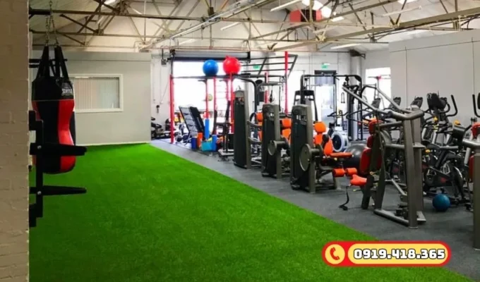 Thiết kế cỏ nhân tạo đẹp mắt, dễ dàng vệ sinh cho phòng GYM