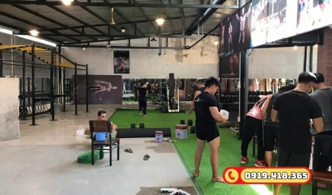 Lắp đặt cỏ nhân tạo nhanh chóng, tiện lợi, không gây ảnh hưởng hoạt động của phòng GYM.