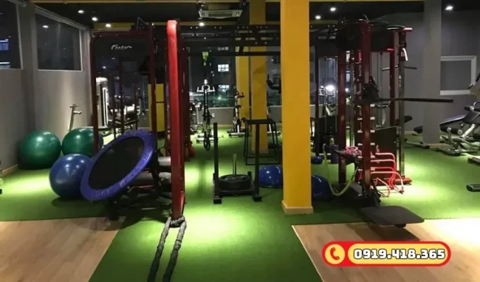 Thảm cỏ nhân tạo dành cho phòng tập GYM, tiết kiệm chi phí bảo trì lâu dài.