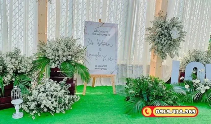 Cỏ nhân tạo sự kiện