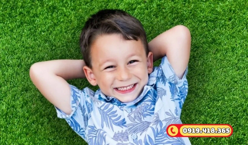 Thảm cỏ nhân tạo an toàn cho trẻ