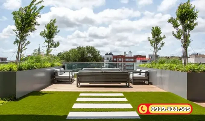 Thiết kế khoảng không gian xanh trên sân thượng với cỏ nhân tạo