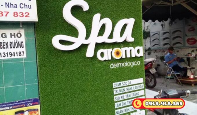 Spa nổi bật, thu hút khách với nền xanh