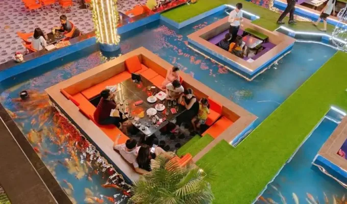 Khuôn viên quanh hồ luôn sạch sẽ, thóang