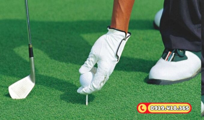 Bề mặt thảm mịn màng, giúp golf thủ cảm nhận bóng
