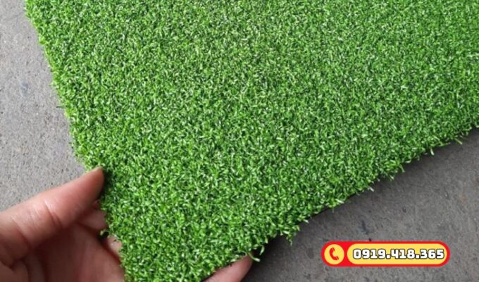 Mặt cỏ mịn màng, trơn