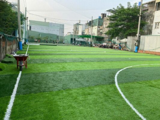 Mặt cỏ sau khi đã trải và dán line